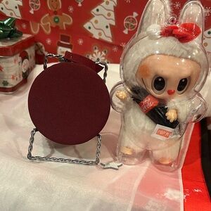 Cute Gucci burgundy velvet jewelry caseDOLL NOT INCLUDED